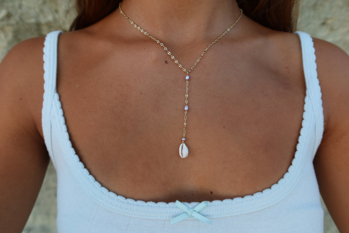 Hanging shell necklace