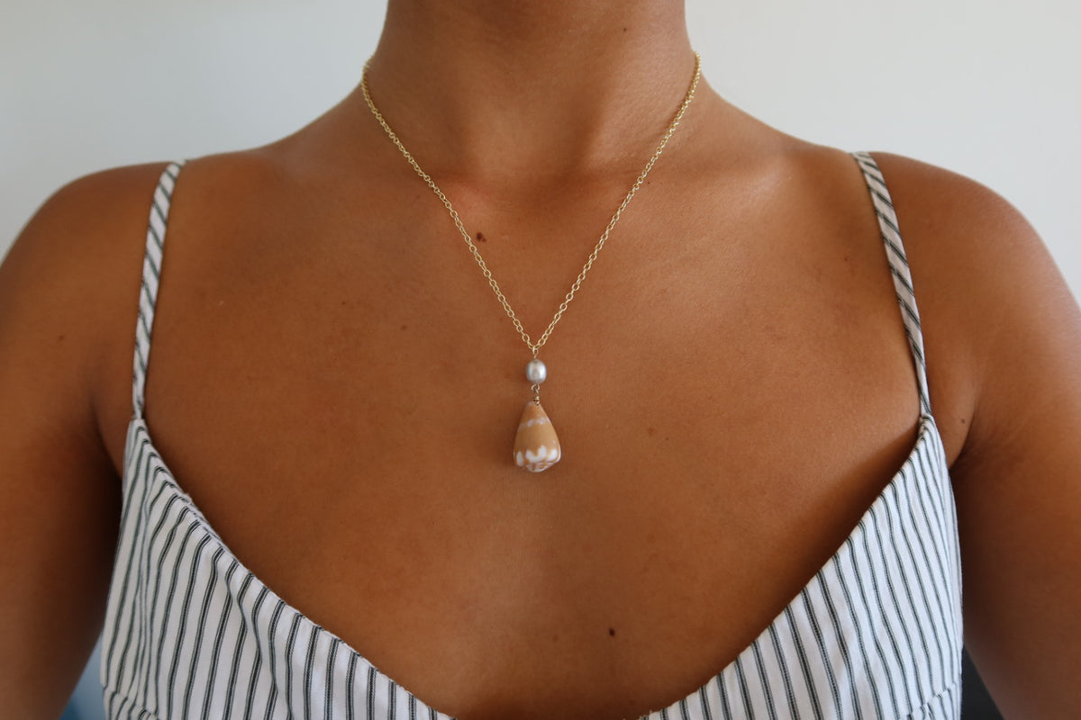 Conus ebraeus shell pearl necklace