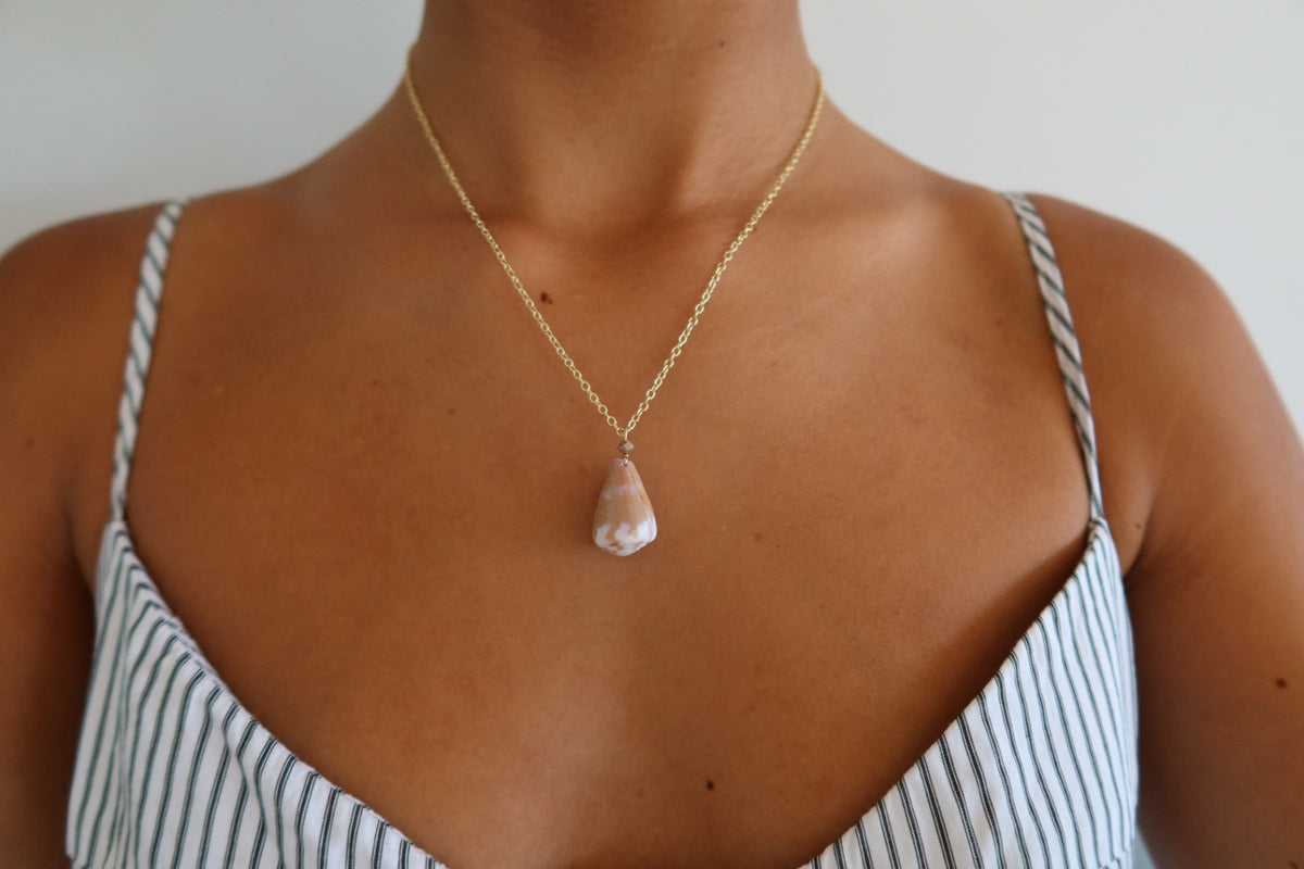 Beaded Conus ebraeus necklace
