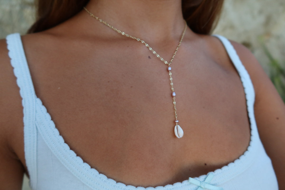 Hanging shell necklace