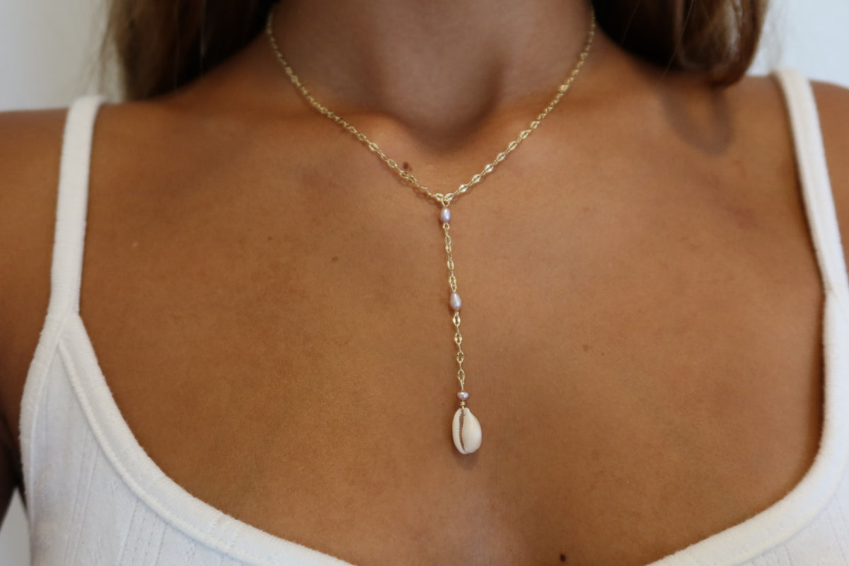 Hanging shell necklace gold-filled