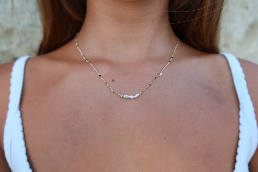 White pearl sparkle necklace