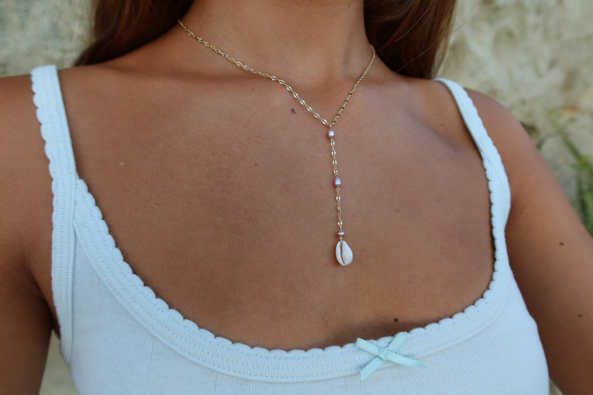 Hanging shell necklace