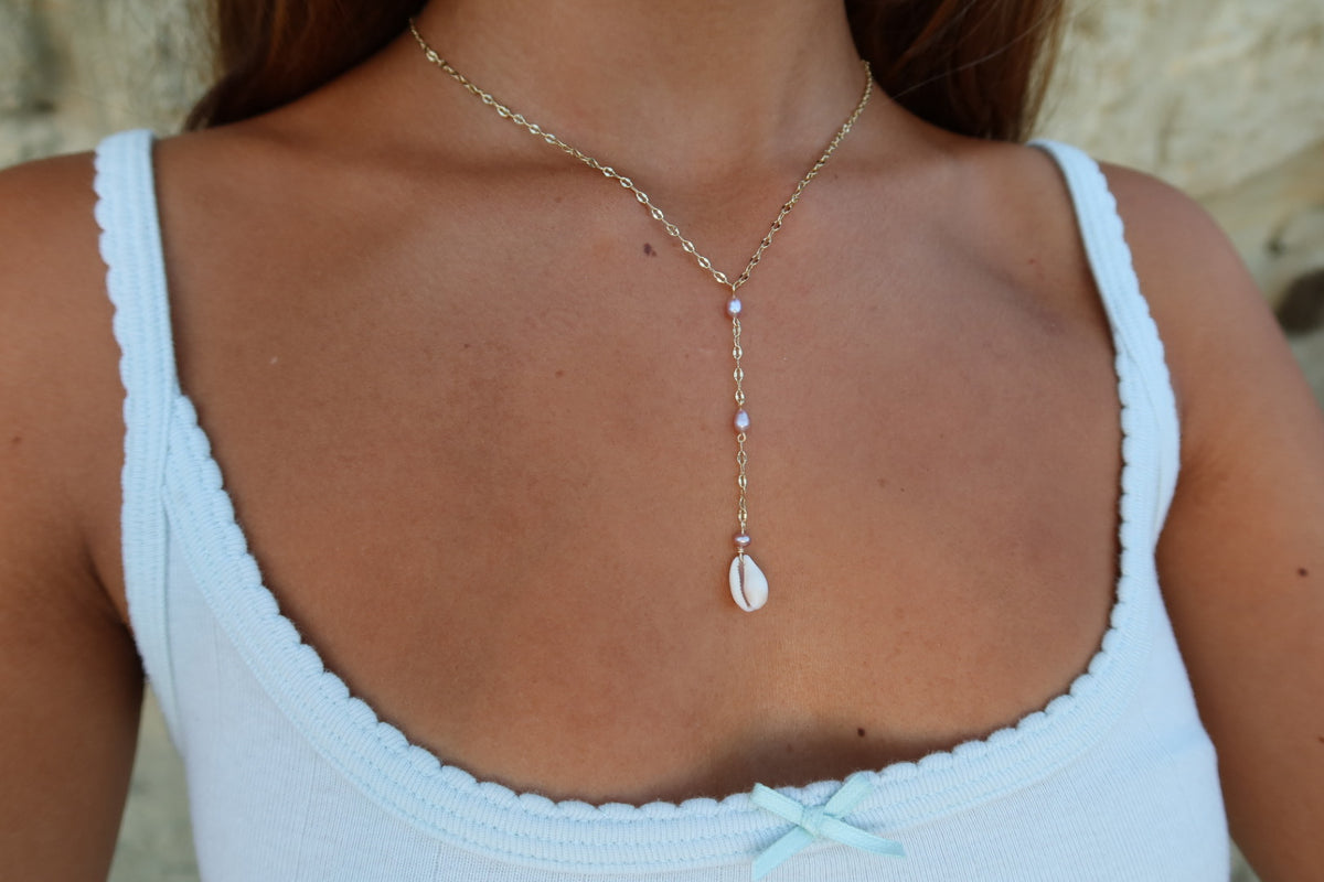 Hanging shell necklace