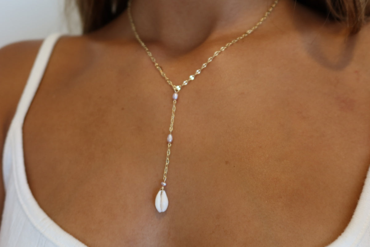 Hanging shell necklace gold-filled