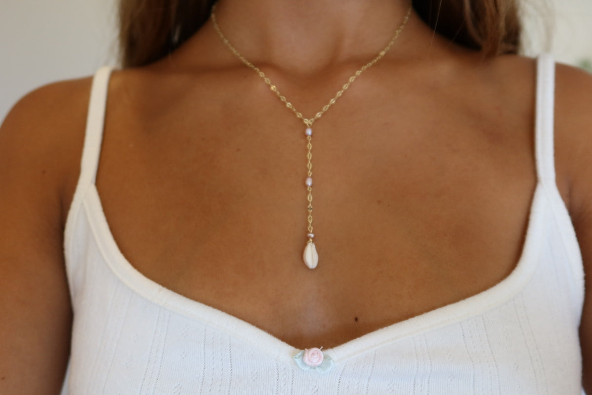 Hanging shell necklace gold-filled
